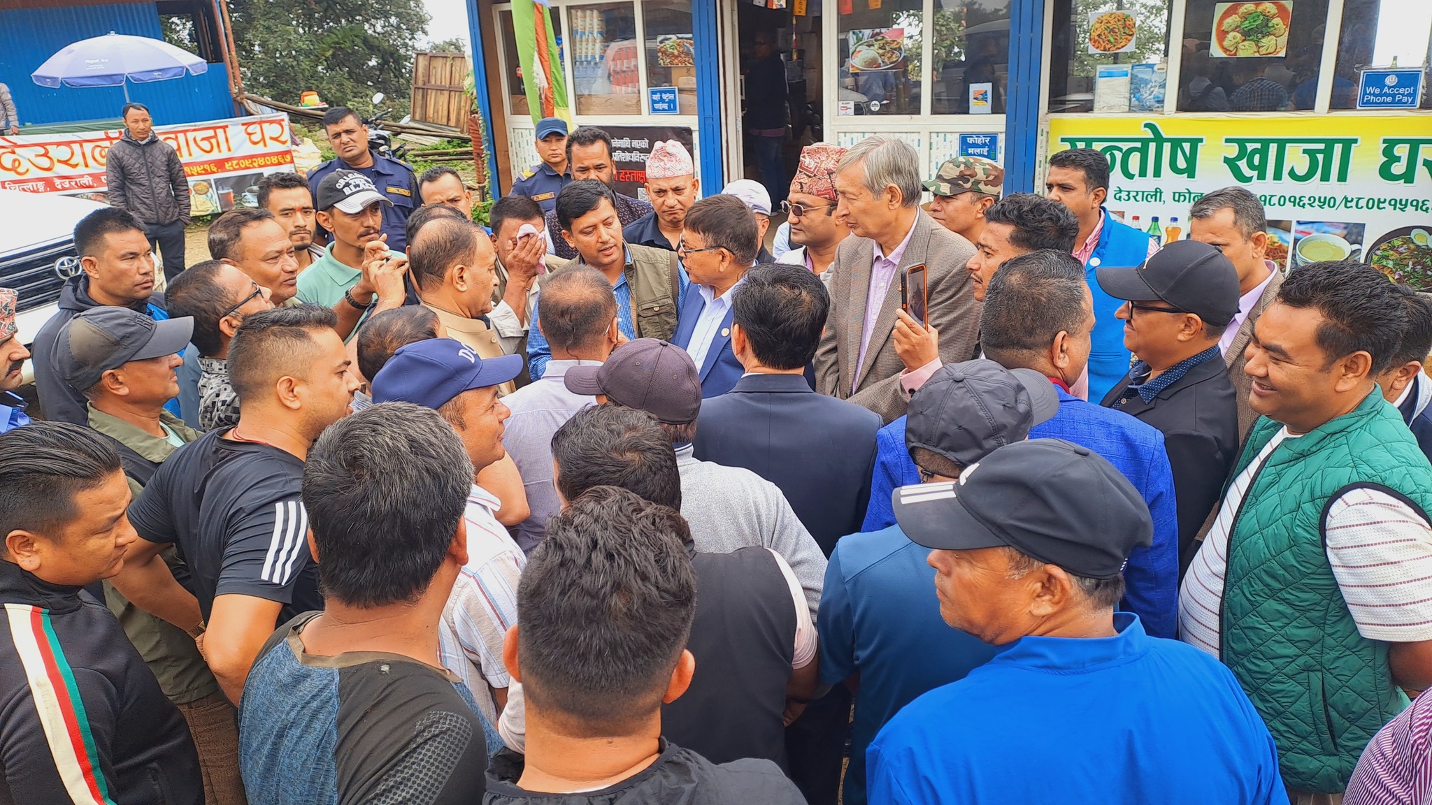 चन्द्रागिरि सडकको काम रफ्तारमा गर्न मन्त्री दाहालको निर्देशन